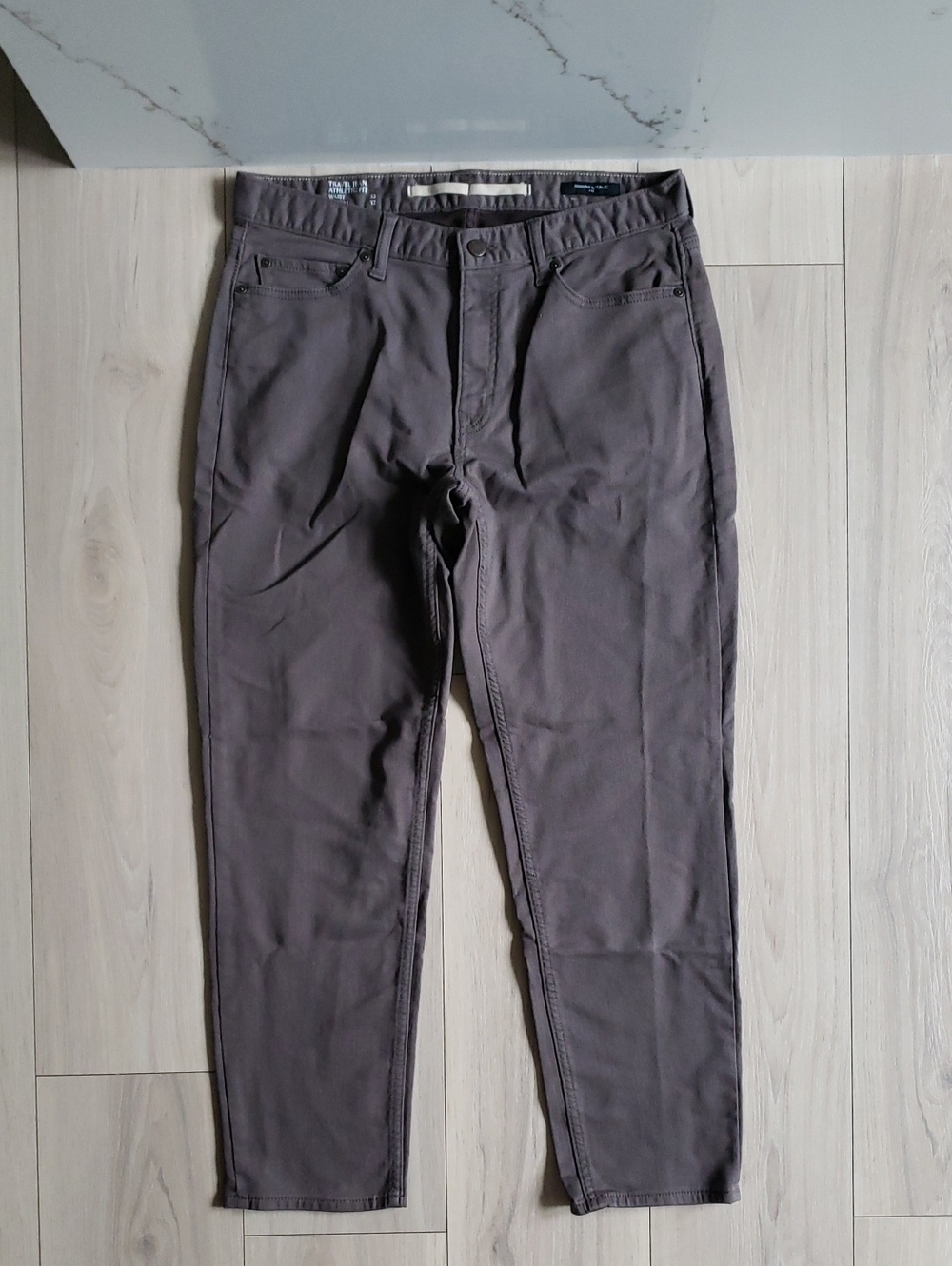 Banana Republic Traveler Pants Mens 33x32 Brown Slim Jeans